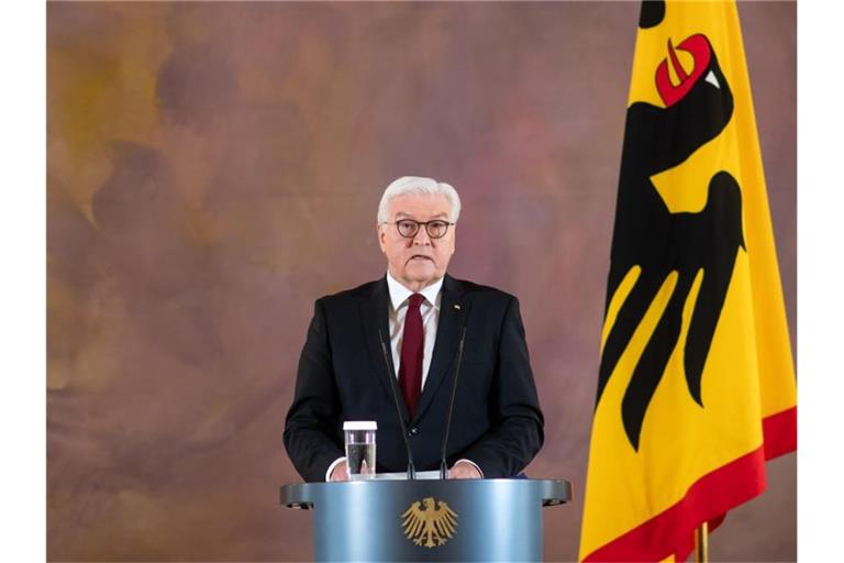 Bundespräsident Frank-Walter Steinmeier äußert sich in einer Ansprache im Schloss Bellevue zur aktuellen Lage in der Corona-Pandemie. Foto: Bernd von Jutrczenka/dpa