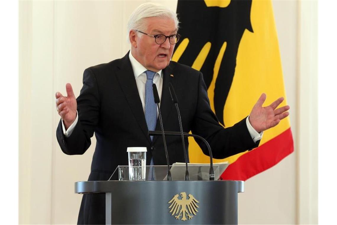 Steinmeier will Stimme der stillen Mehrheit hören Bundespräsident Frank-Walter Steinmeier beim Bürgerdialog im Schloss Bellevue. Foto: Wolfgang Kumm/dpa