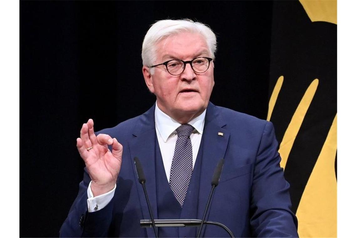 Bundespräsident Frank-Walter Steinmeier bittet die Bürger: „Halten wir uns an die Regeln, reduzieren wir noch einmal unsere Kontakte“. Foto: Britta Pedersen/dpa