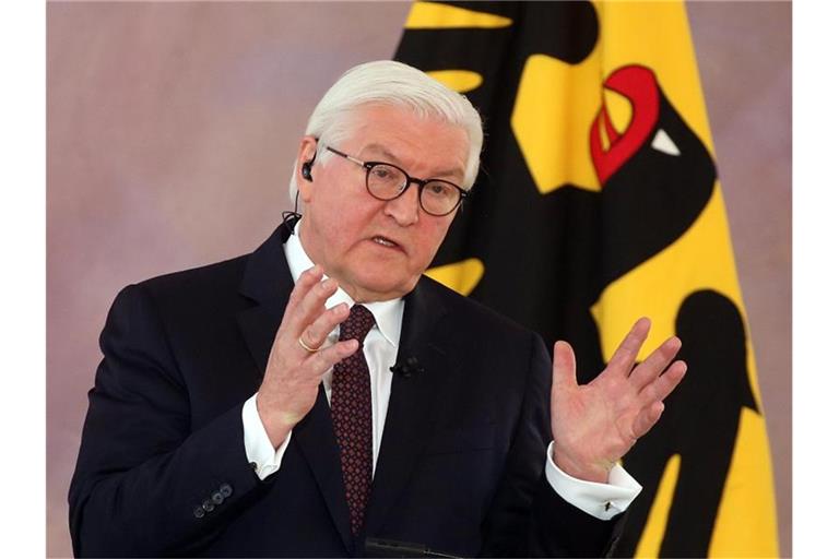 Bundespräsident Frank-Walter Steinmeier hält im Schloss Bellevue zum Thema "Industrie und Klimaschutz am Beispiel der Automobilindustrie" eine Ansprache. Foto: Wolfgang Kumm/dpa
