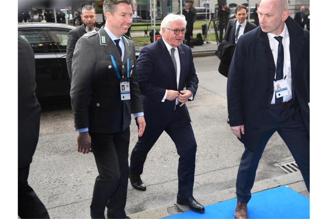 Bundespräsident Frank-Walter Steinmeier kommt zur Münchner Sicherheitskonferenz. Foto: Felix Hörhager/dpa