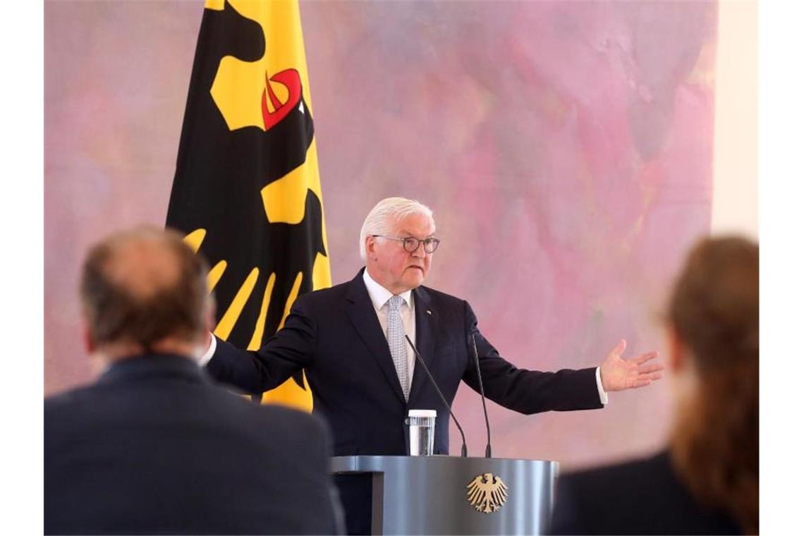 Bundespräsident Frank-Walter Steinmeier ruft die Unternehmen in Deutschland auf, auch in der Corona-Krise weiter auszubilden. Foto: Wolfgang Kumm/dpa