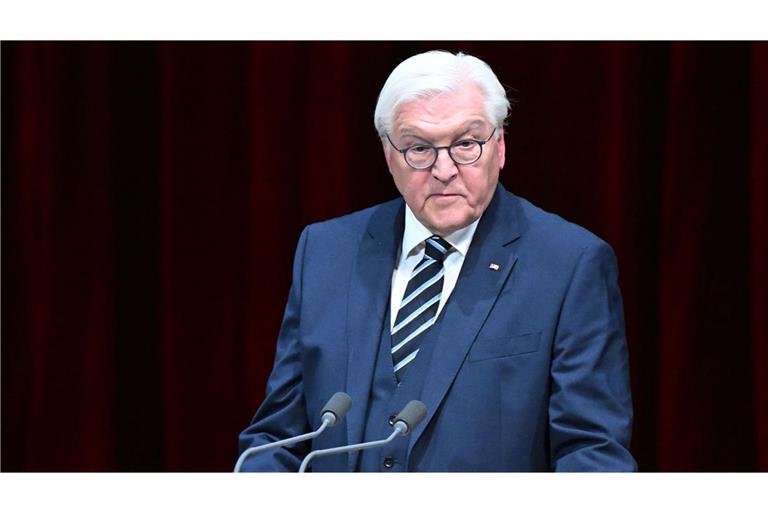 Bundespräsident Frank-Walter Steinmeier spricht im Badischen Staatstheater beim Festakt im Rahmen der Feierlichkeiten „75 Jahre Bundesgerichtshof und Bundesanwaltschaft“.