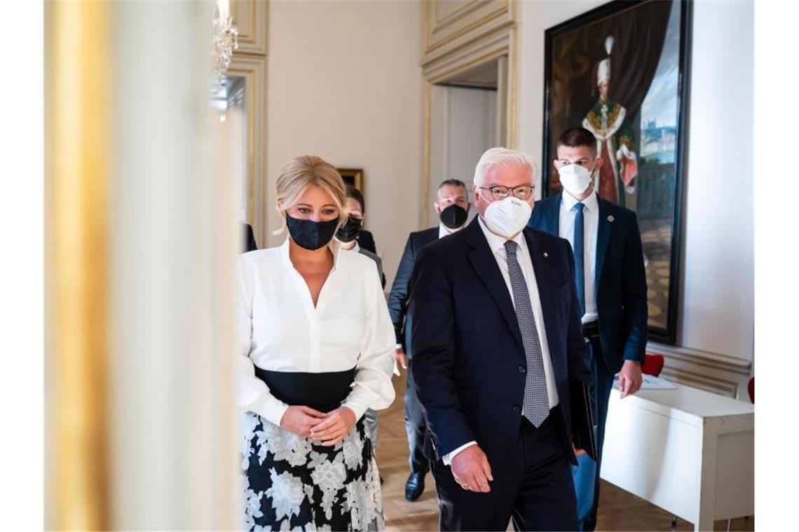 Steinmeier in Bratislava - Besuch bei „Schlüsselpartner“ Bundespräsident Frank-Walter Steinmeier und Zuzana Caputova, Präsidentin der Slowakei. Foto: Bernd von Jutrczenka/dpa