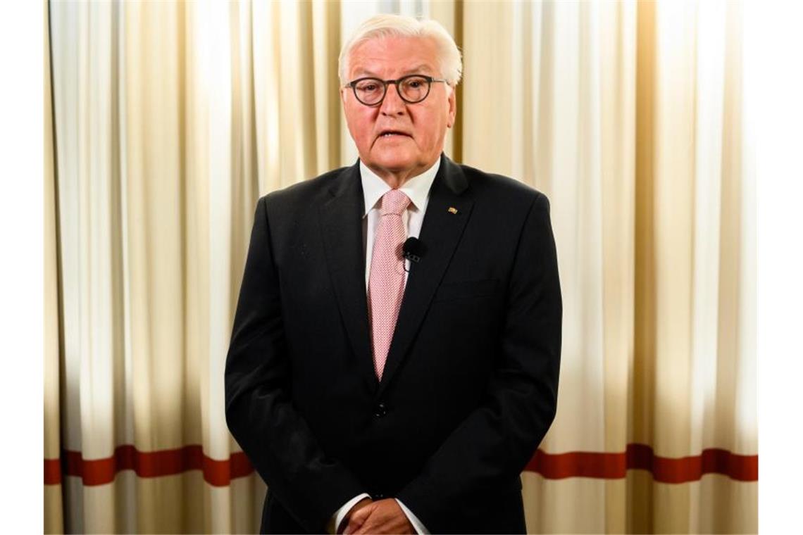 Bundespräsident Frank-Walter Steinmeier warnt in einer Videobotschaft vor Verwantwortungslosigkeit in der Corona-Pandemie. Foto: Sebastian Widmann/Bundespresseamt/dpa