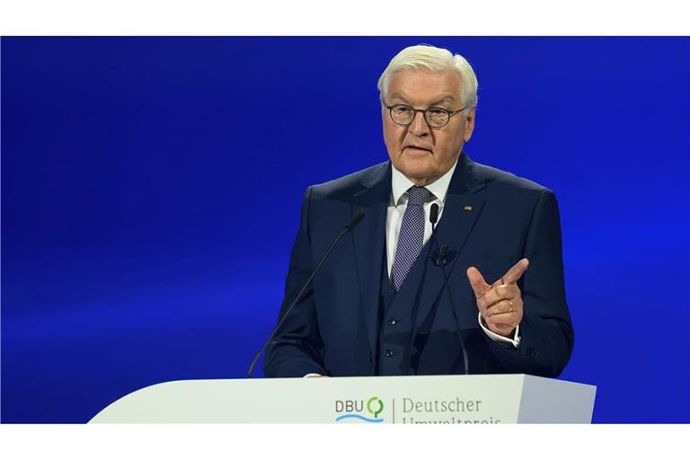 Steinmeier beim Umweltpreis: Klima nicht vernachlässigen Bundespräsident Steinmeier mahnt, den Klimaschutz nicht zu vergessen.
