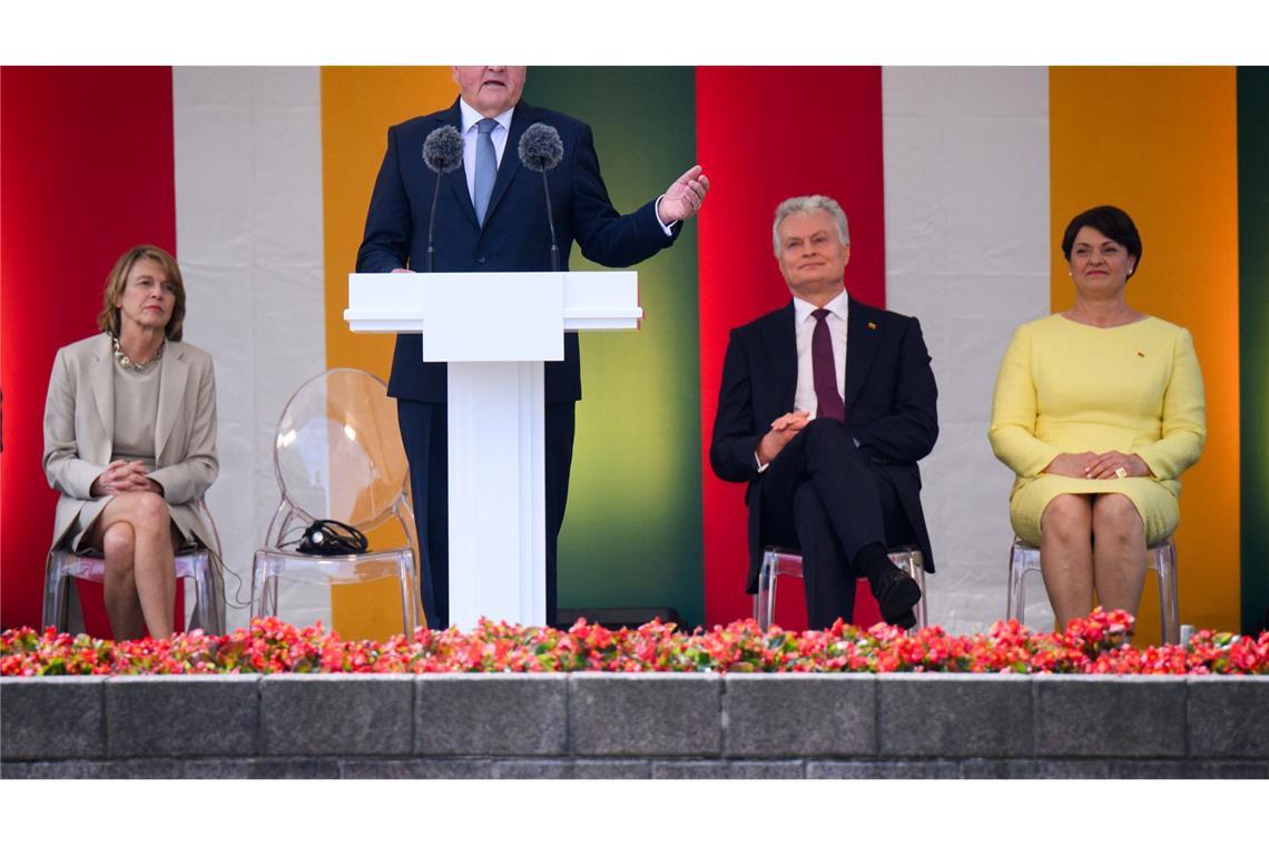 Steinmeier: Sicherheit Litauens ist unsere Sicherheit Bundespräsident Steinmeier sagt Litauen am Nationalfeiertag die Unterstützung Deutschlands bei der Verteidigung seiner Freiheit zu.