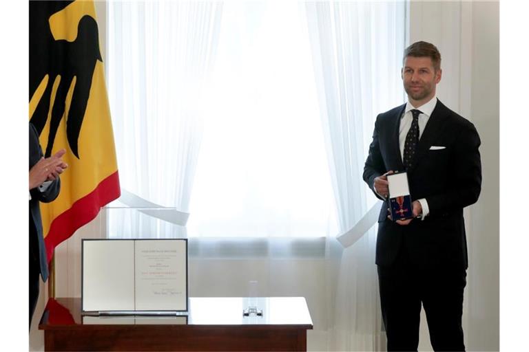 Bundespräsident verleiht Verdienstorden an Thomas Hitzlsperger. Foto: Michael Sohn/POOL AP/dpa/Archivbild