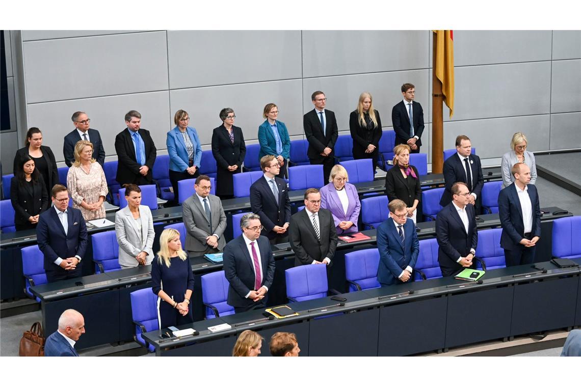 Gedenktag für Opfer von Srebrenica – AfD-Eklat im Bundestag Bundesregierung und Abgeordnete erinnerten an die Opfer.