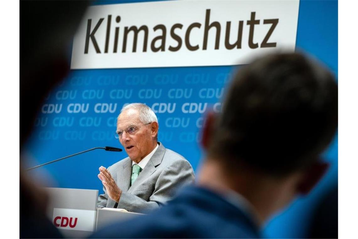 Bundestagspräsident Wolfgang Schäuble spricht zum Beginn des CDU-„Werkstattgesprächs“ zum Klimaschutz in Berlin. Foto: Michael Kappeler