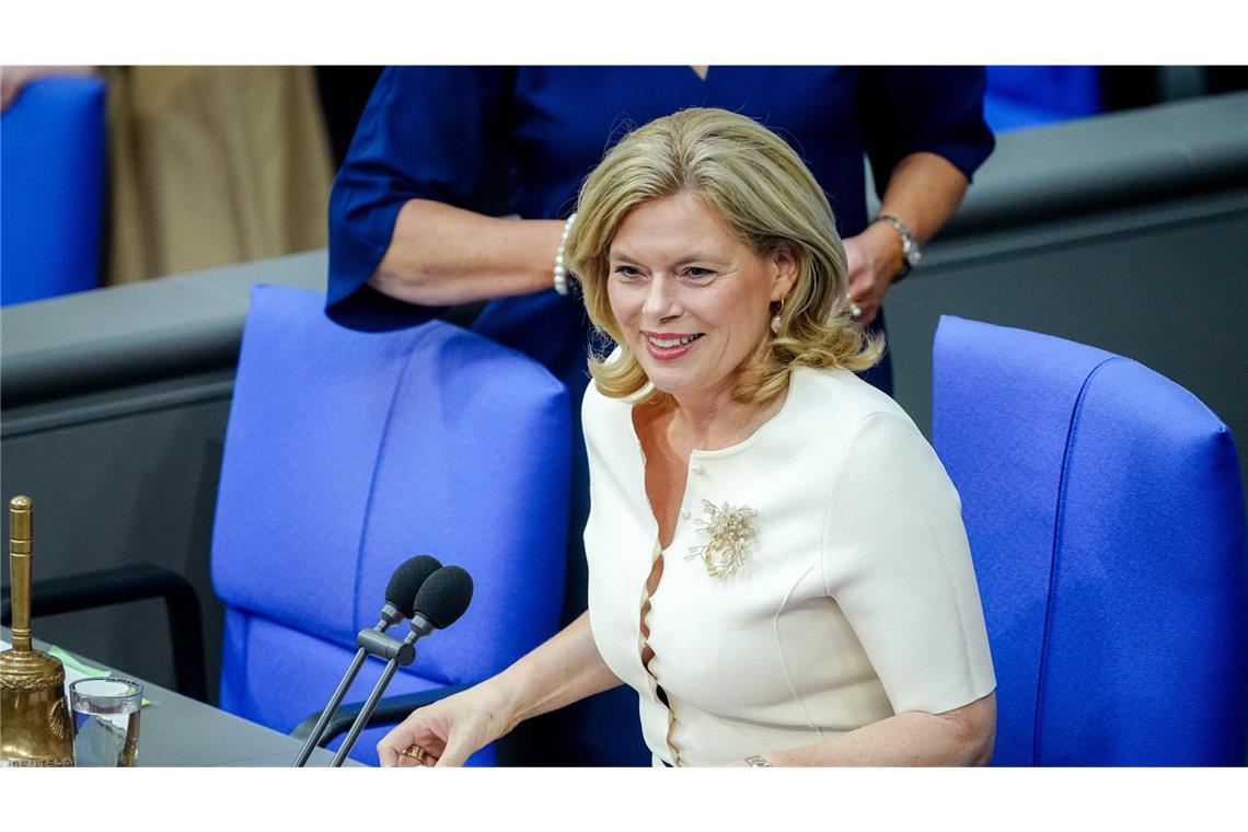 Ordnungsgelder verdoppelt: Im Bundestag soll es gesitteter zugehen Bundestagspräsidentin Julia Klöckner (CDU) erhält schärfere Mittel gegen Störer im Parlament.