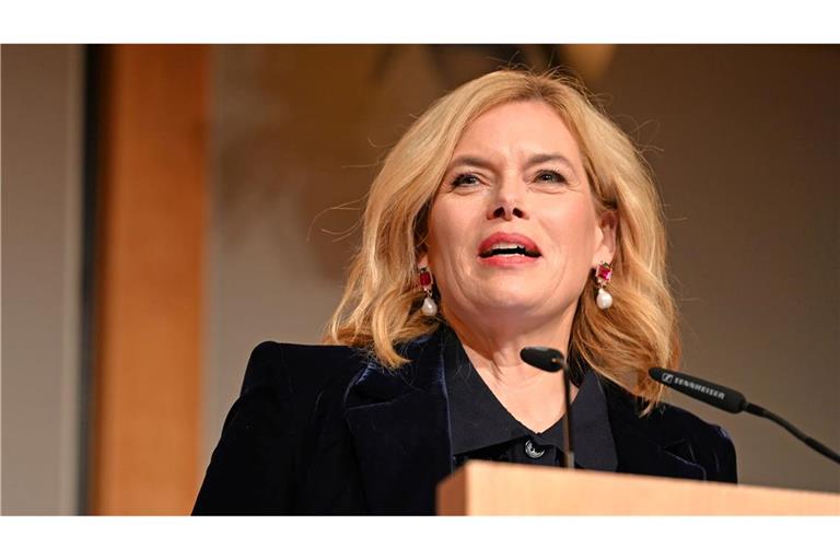 Bundestagspräsidentin Julia Klöckner hielt in Berlin eine Laudatio auf die Streetworkerin Sabine Constabel, die sich gegen Prostitution engagiert.