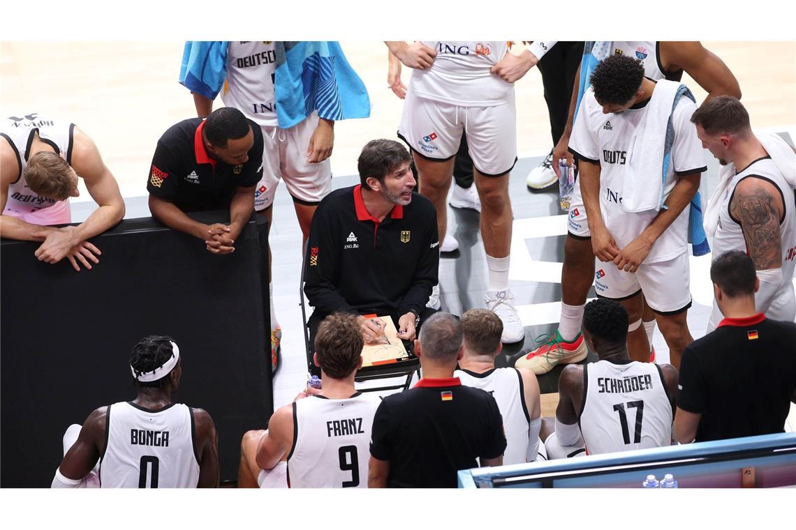 Sieg für "Warrior" Mumbru - doch Fragezeichen bleiben Bundestrainer Alex Mumbru ist zurück - und Deutschlands Basketballer siegen auch für ihn.