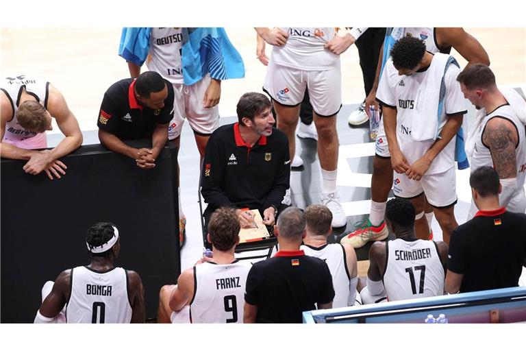 Bundestrainer Alex Mumbru ist zurück - und Deutschlands Basketballer siegen auch für ihn.
