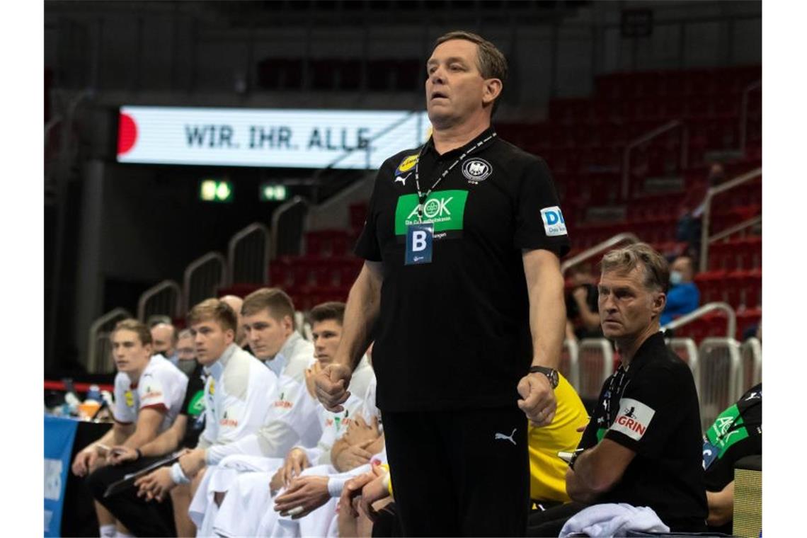 Bundestrainer Alfred Gislason bekommt es mit der DHB-Auswahl mit Schweden, Slowenien und Algerien zu tun. Foto: Bernd Thissen/dpa