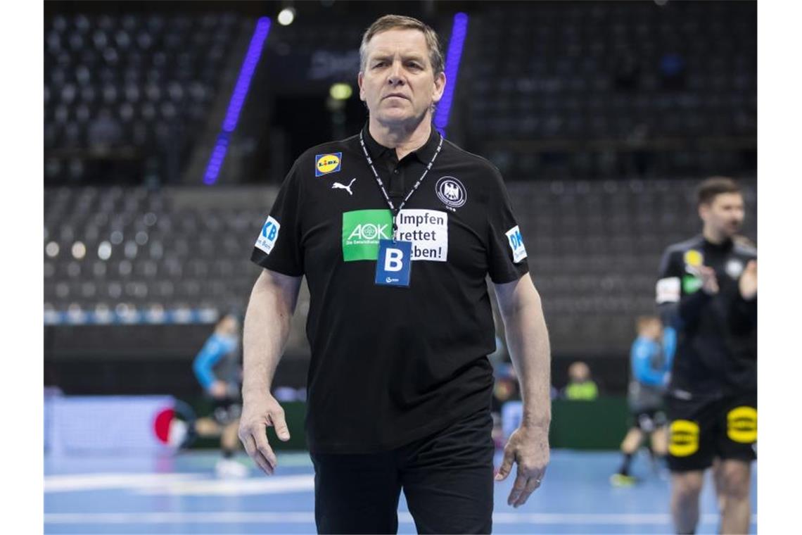 Handballer schließen EM-Quali erfolgreich ab Bundestrainer Alfred Gislason vor der Partie. Foto: Tom Weller/dpa