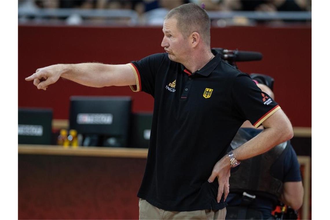 Bundestrainer Henrik Rödl kann mit der Leistung seiner Mannschaft gegen Frankreich zufrieden sein. Foto: Swen Pförtner/dpa