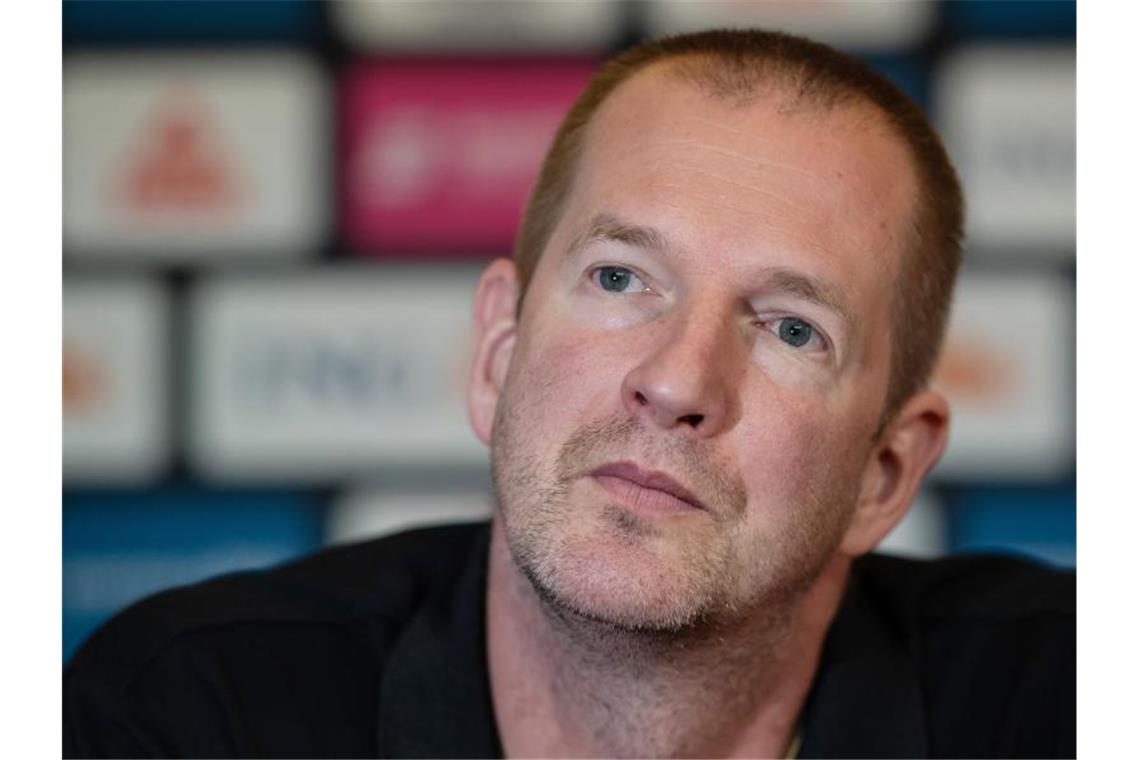 Bundestrainer Rödl rechnet im Meisterkampf mit Ludwigsburg Bundestrainer Henrik Rödl spricht mit Journalisten. Foto: Swen Pförtner/dpa/Archivbild