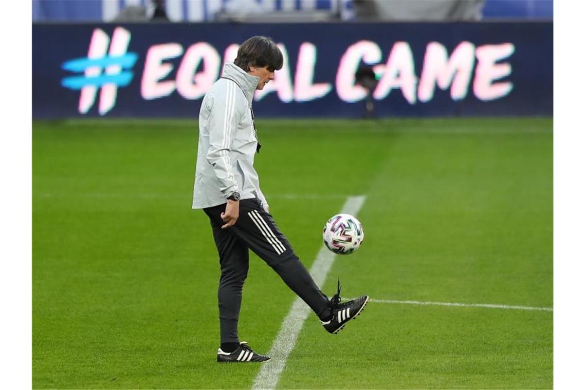 Bundestrainer Joachim Löw kann nun vor der EM früher mit den Bayern-Profis planen. Foto: Stefan Constantin/dpa
