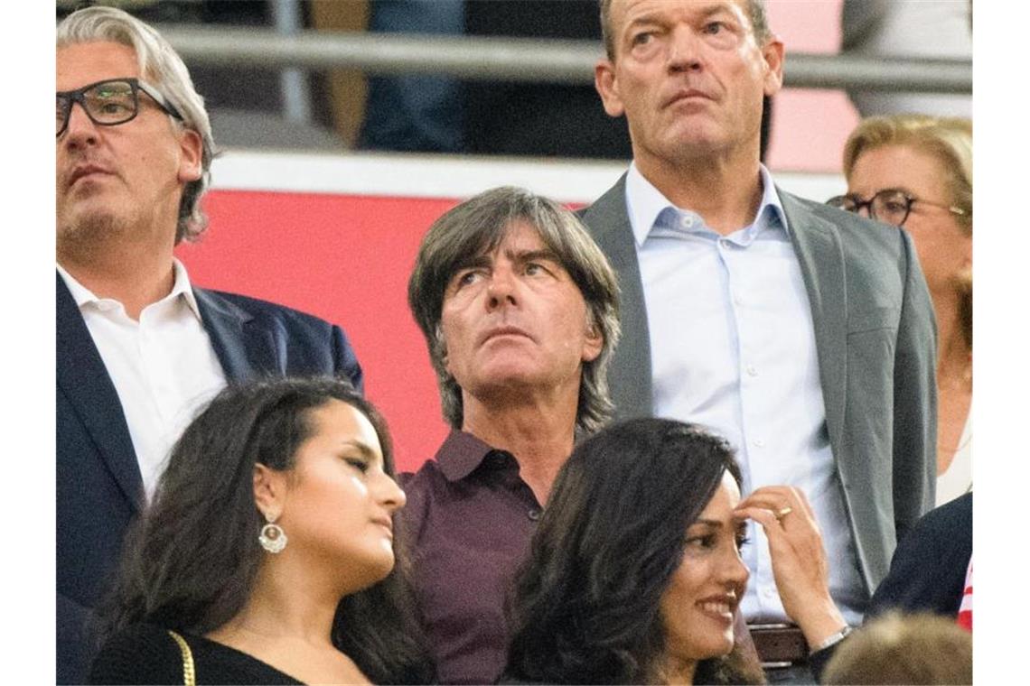 Bundestrainer Joachim Löw (M.) war beim Bundesliga-Auftakt in München zu Gast. Foto: Matthias Balk