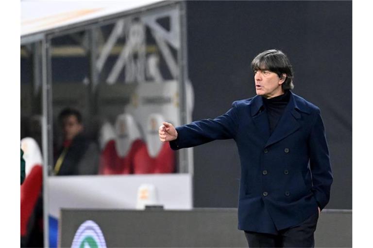 Bundestrainer Joachim Löw möchte nun das Einspielen für die EM in den Vordergrund rücken. Foto: Robert Michael/dpa-Zentralbild/dpa