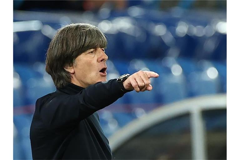 Bundestrainer Joachim Löw muss mit dem DFB-Team in die Ukraine reisen. Foto: Christian Charisius/dpa