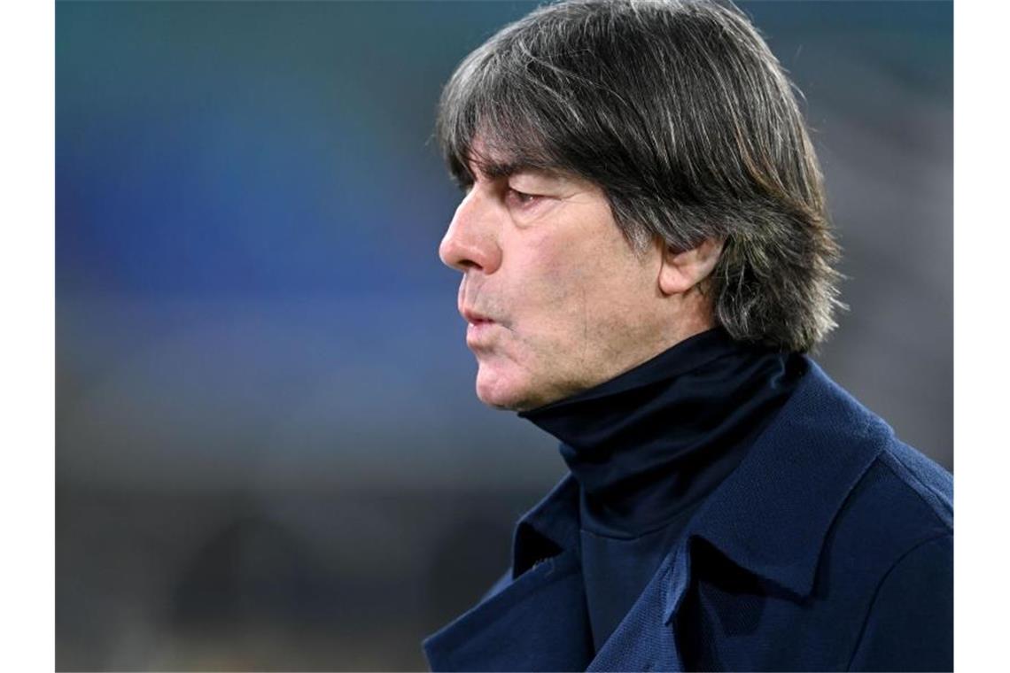 Löws Advents-Klausur - Klopp und Flick winken noch ab Bundestrainer Joachim Löw steht in der Kritik. Foto: Robert Michael/dpa-Zentralbild/dpa