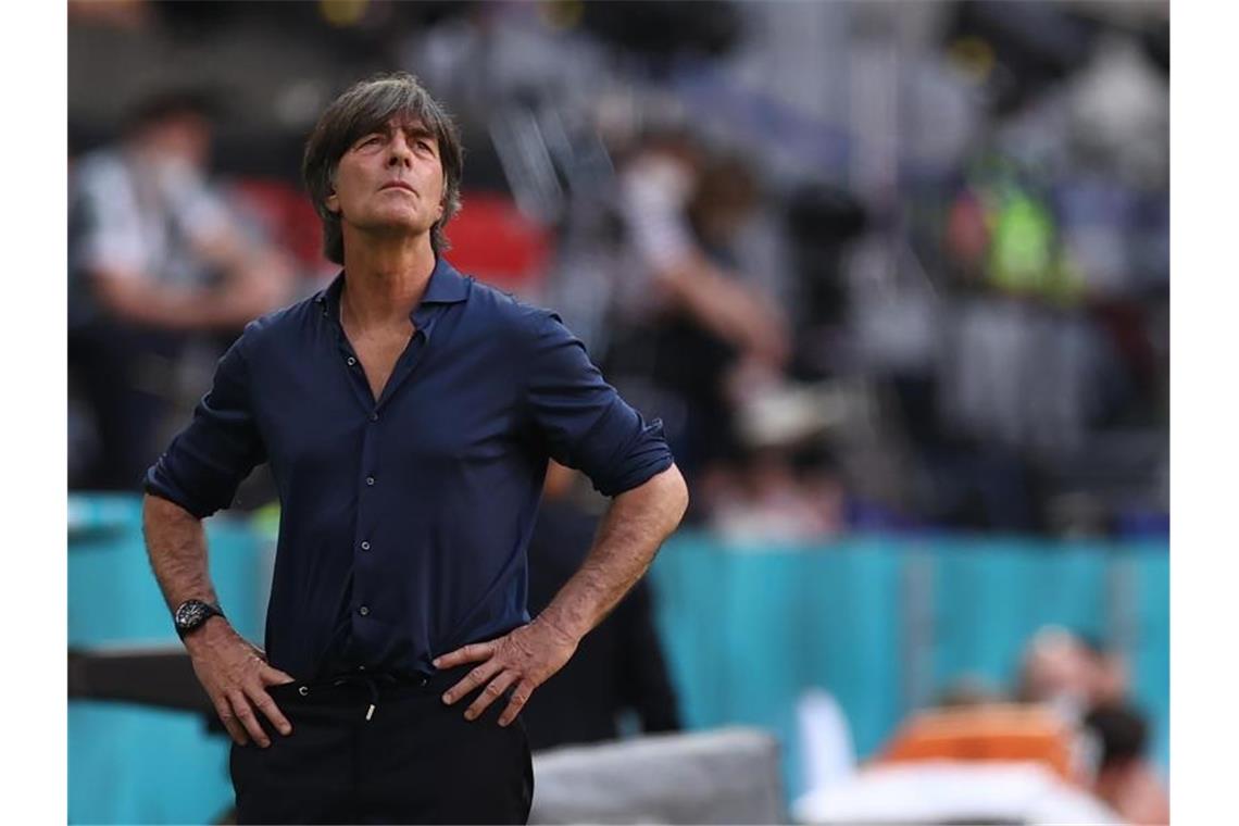 Bundestrainer Joachim Löw vertraute den Spielern, die schon gegen Frankreich auf dem Platz standen. Foto: Christian Charisius/dpa