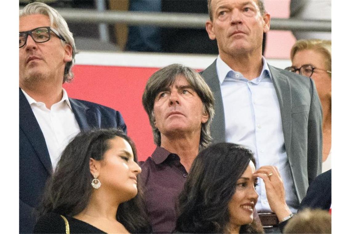 Bayern-Fehlstart trotz Lewandowski-Doppelpack Bundestrainer Joachim Löw war auch in München auf der Tribüne. Foto: Matthias Balk