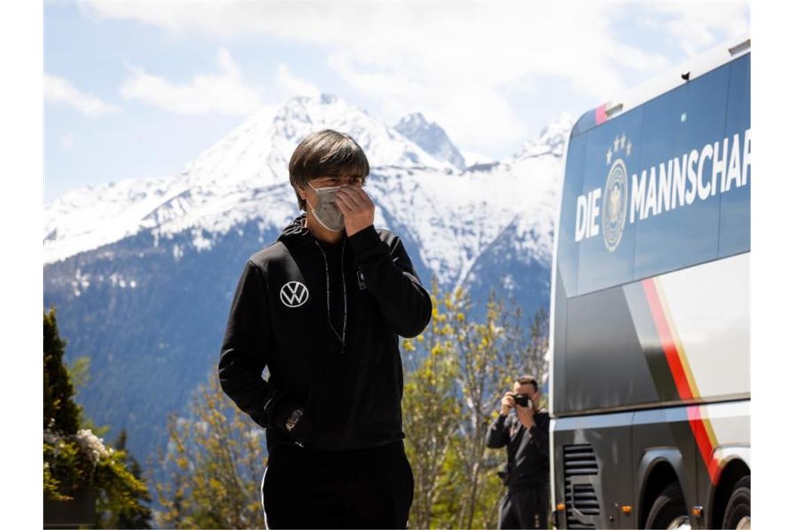 Bundestrainer Joachim Löw war schon einen Tag vor der Mannschaft in Tirol. Foto: Christian Charisius/dpa