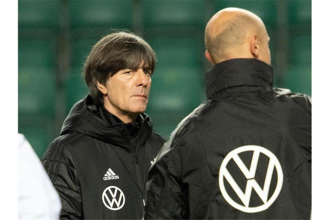 Bundestrainer Joachim Löw will gegen Estland Tempofußball sehen. F. Foto: Federico Gambarini/dpa