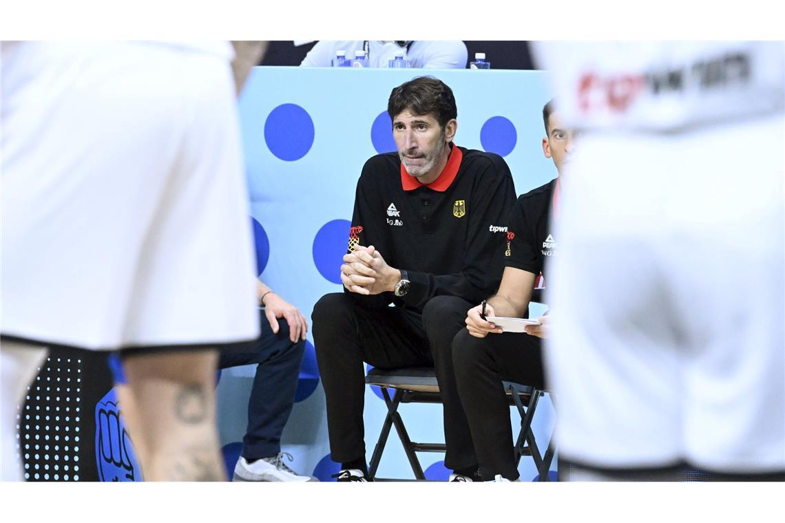 Basketball-Trainer Mumbru: Wochenlang im Krankenhaus Bundestrainer Mumbru kehrte angeschlagen zum Nationalteam zurück.