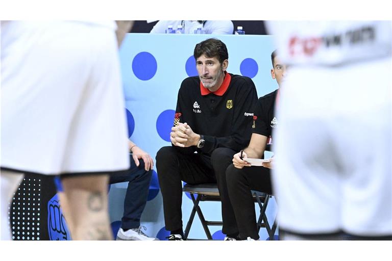 Bundestrainer Mumbru kehrte angeschlagen zum Nationalteam zurück.