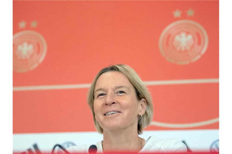 Bundestrainerin Martina Voss-Tecklenburg geht optimistisch in das WM-Viertelfinale gegen Schweden. Foto: Sebastian Gollnow
