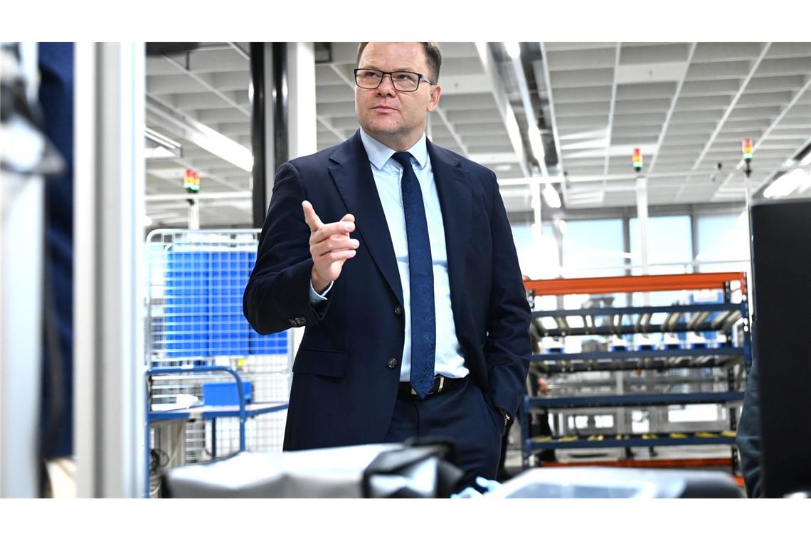 Bundesumweltminister Schneider hat die Verbraucher in Deutschland aufgefordert, beim Kauf von Smartphones auch gebrauchte Geräte in Erwägung zu ziehen.