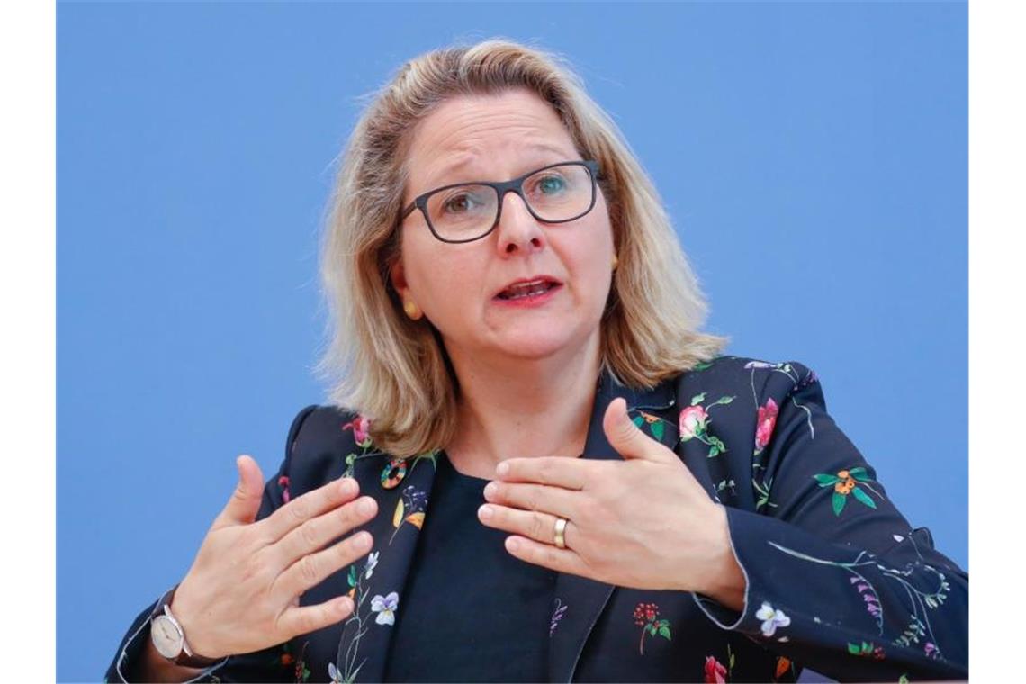 Bundesumweltministerin Svenja Schulze hofft darauf, dass die Corona-Krise die Bereitschaft zum Klima- und Umweltschutz erhöht. Foto: Fabrizio Bensch/Reuters-Pool/dpa