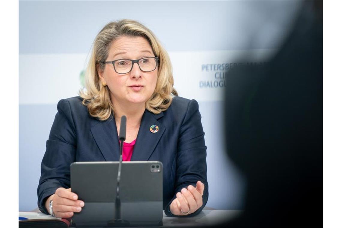 Bundesumweltministerin Svenja Schulze spricht beim digitalen Petersberger Klimadialog. Foto: Kay Nietfeld/dpa