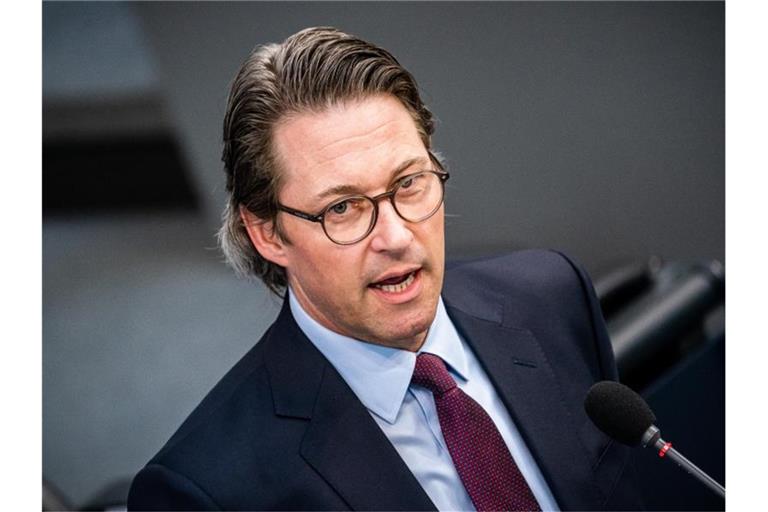 Bundesverkehrsminister Andreas Scheuer (CSU) plant Nothilfen für die schwer gebeutelte Busbranche. Foto: Michael Kappeler/dpa