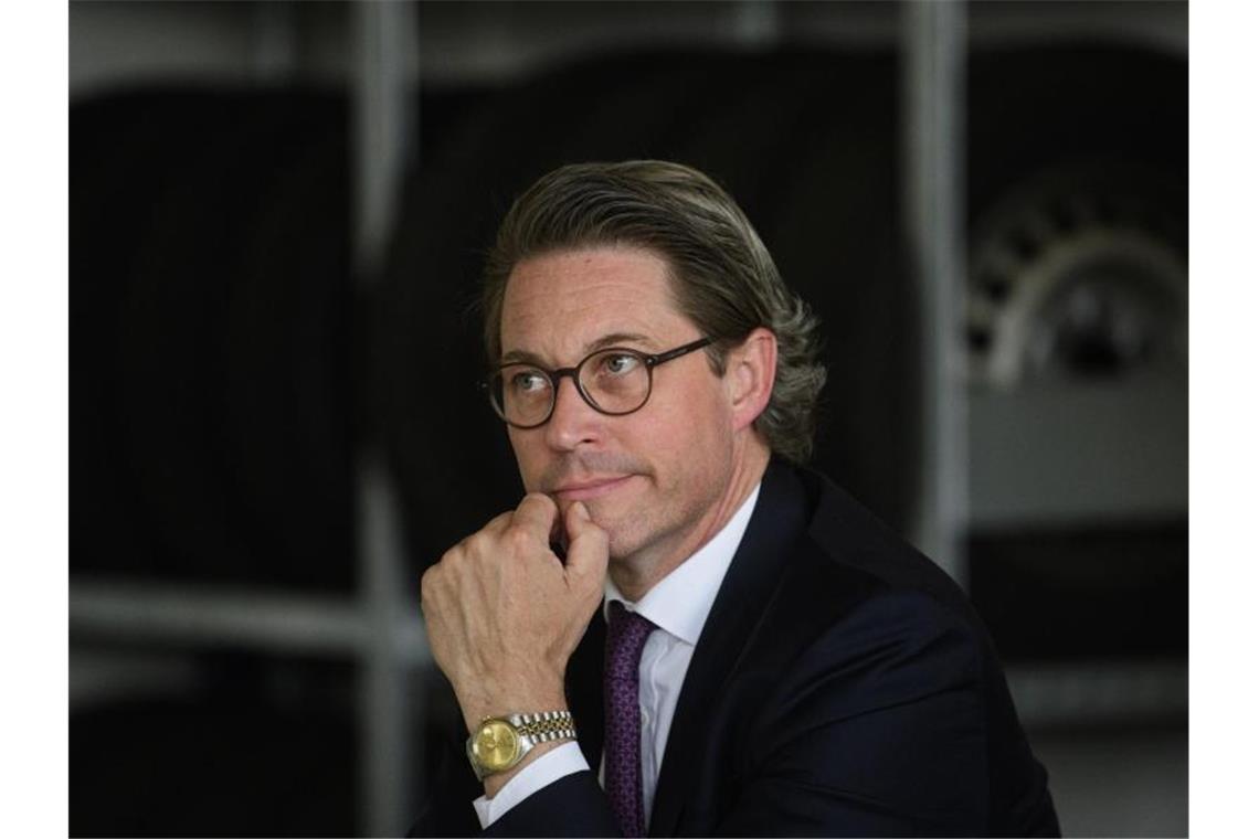 Scheuer: „Die Grünen wollen den SUV wegnehmen und verbieten“ Bundesverkehrsminister Andreas Scheuer warnt vor grüner Verkehrspolitik. Foto: Robert Michael/dpa-Zentralbild/dpa