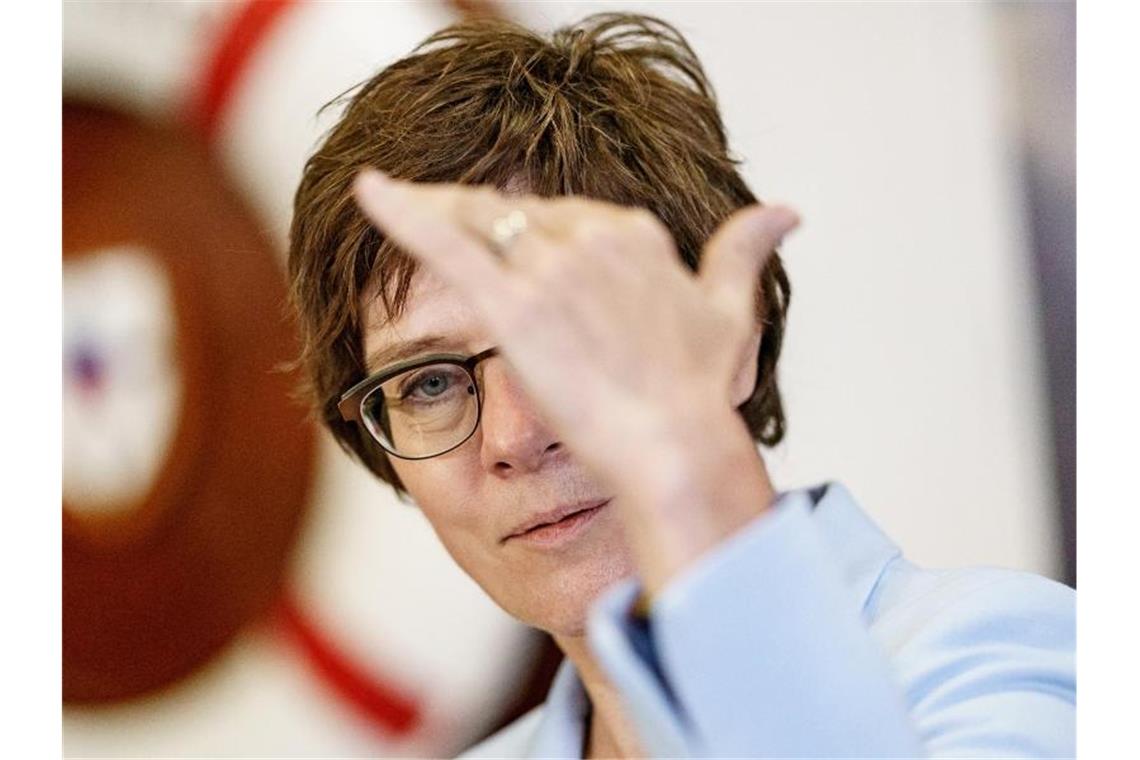 Initiative für EU-Eingreiftruppe gestartet Bundesverteidigungsministerin Annegret Kramp-Karrenbauer treibt Pläne einer militärischen Eingreiftruppe auf EU-Ebene voran. Foto: Axel Heimken/dpa