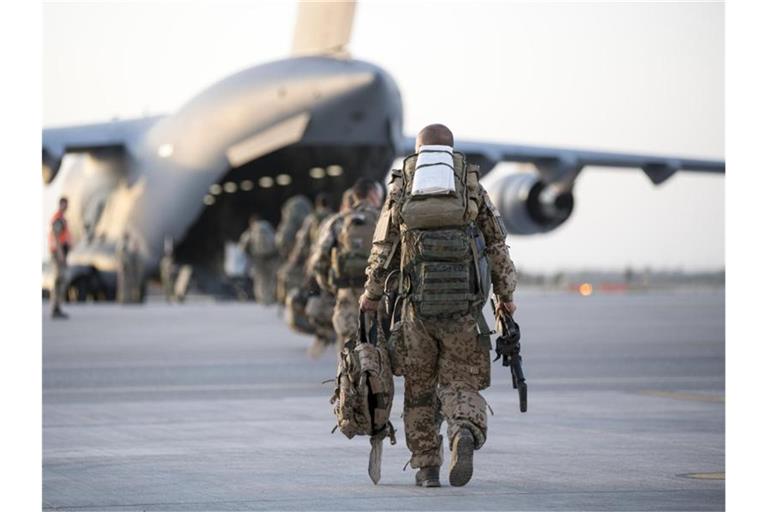 Bundeswehr-Soldaten beim Abzug aus Afghanistan. Was bleibt nach 20 Jahren Militäreinsatz?. Foto: Torsten Kraatz/Bundeswehr/dpa