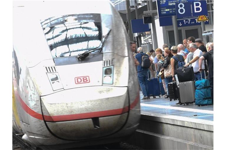Bundeswehr und Bahn haben sich auf Gratis-Bahnfahrten für Soldaten geeinigt - zunächst im Fernverkehr. Foto: Arne Dedert/Archiv