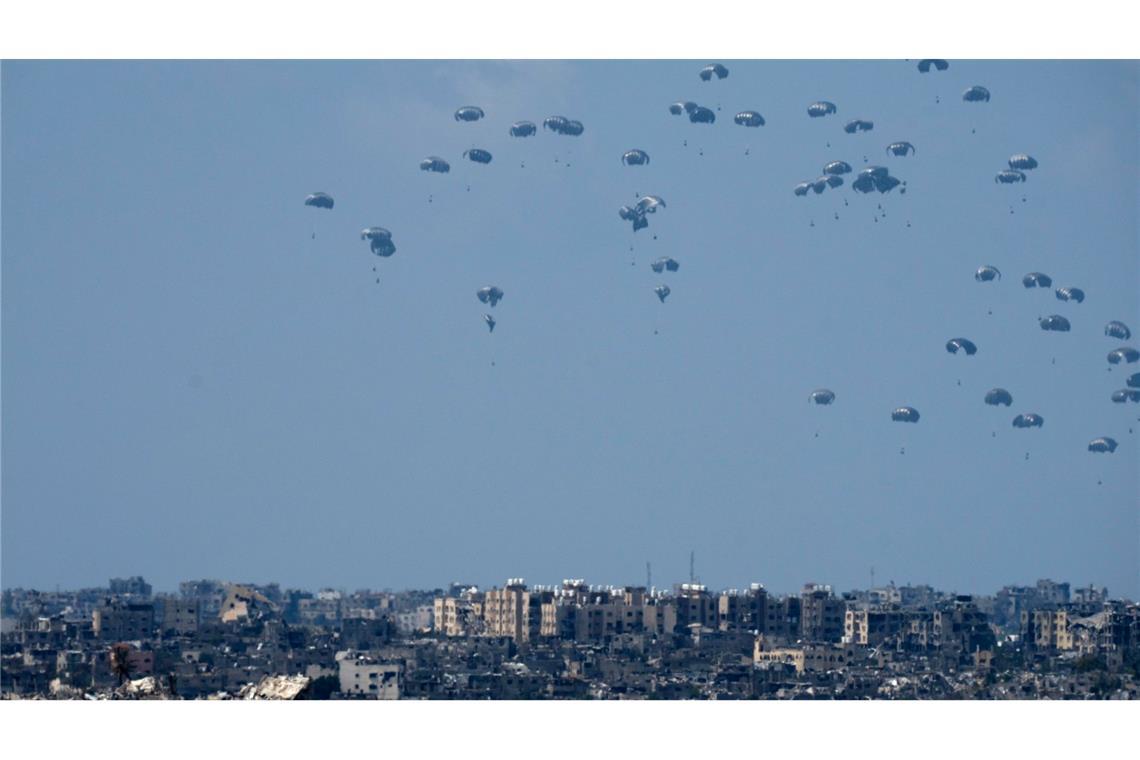 Druck auf Israel wächst - Deutschland bremst bei Sanktionen Bundeswehrmaschinen sollen sich an den Abwürfen von Hilfsgütern über Gaza beteiligen. (Archivbild)