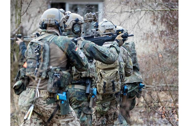 Bundeswehrsoldaten der Eliteeinheit Kommando Spezialkräfte (KSK) trainieren den Häuserkampf. Foto: Kay Nietfeld/dpa/Symbolbild