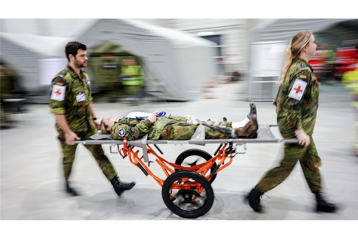 Bundeswehrsoldaten üben bei "Medic Quadriga" den Ernstfall.