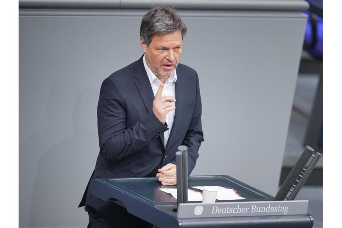 Reise nach Katar: Habeck bei Gaslieferungen zuversichtlich Bundeswirtschafts- und Klimaschutzminister Robert Habeck wirbt für eine Diversifizierung in der Energieversorgung. Foto: Michael Kappeler/dpa