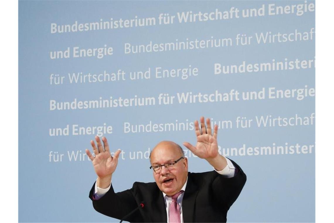 Bund steigt bei Corona-Impfstoff-Entwickler Curevac ein Bundeswirtschaftsminister Peter Altmaier bei der Pressekonferenz zum Einstieg bei Curevac. Foto: Markus Schreiber/AP/POOL/dpa