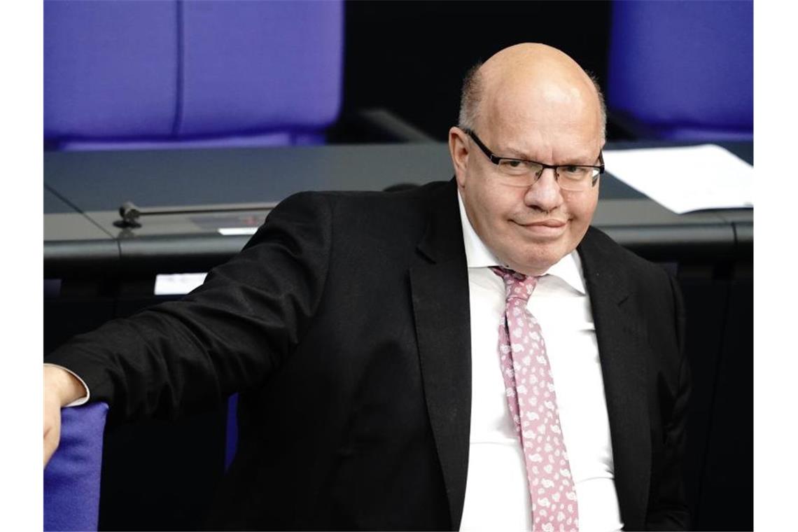 Bundeswirtschaftsminister Peter Altmaier (CDU) sitzt im Deutschen Bundestag. Foto: Kay Nietfeld/dpa