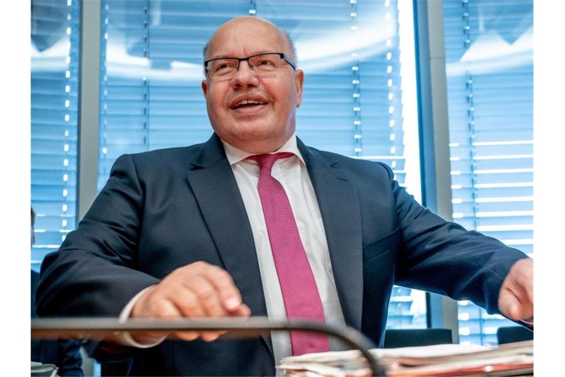 Bundeswirtschaftsminister Peter Altmaier will in der Corona-Krise eine Verlängerung der Überbrückungshilfen für den Mittelstand bis Ende des Jahres. Foto: Michael Kappeler/dpa