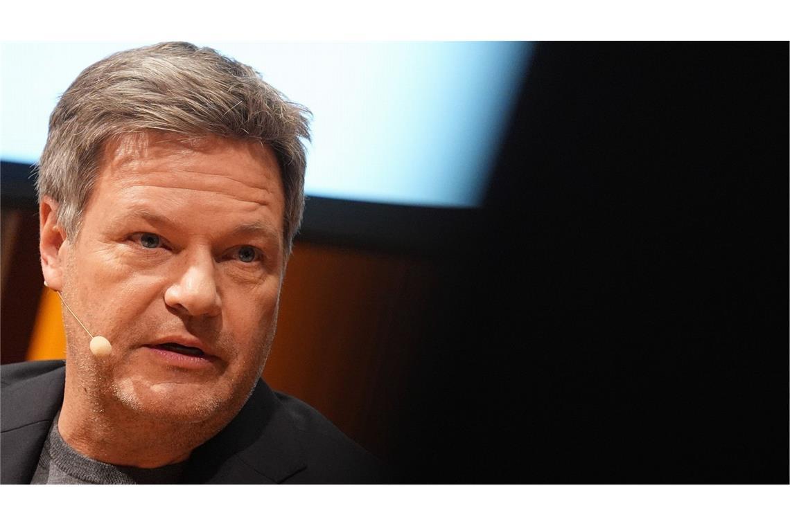 Habeck sieht USA unter Druck und will Verwundbarkeit nutzen Bundeswirtschaftsminister Robert Habeck (Grüne) hat sich bezüglich der US-Zölle für die Vorbereitung von Gegenmaßnahmen ausgesprochen.